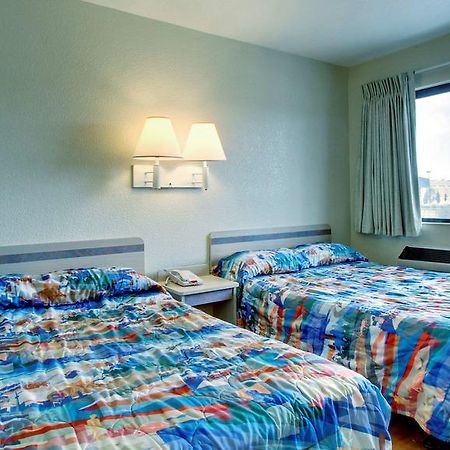 Motel 6 Manhattan Kansas Buitenkant foto