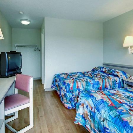 Motel 6 Manhattan Kansas Buitenkant foto
