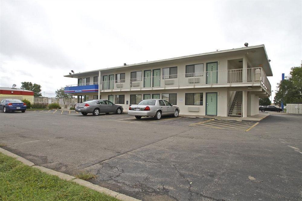 Motel 6 Manhattan Kansas Buitenkant foto