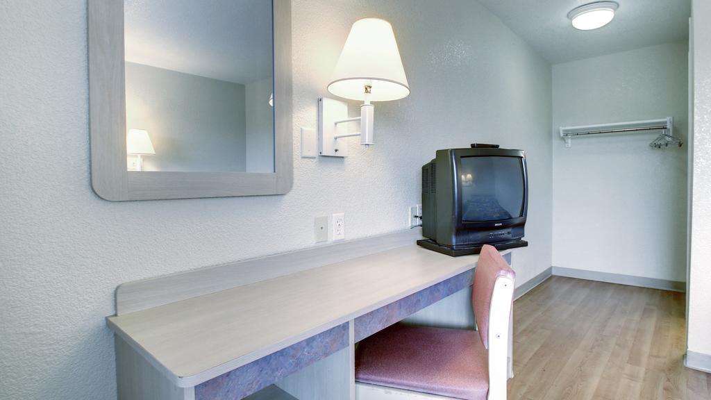 Motel 6 Manhattan Kansas Buitenkant foto