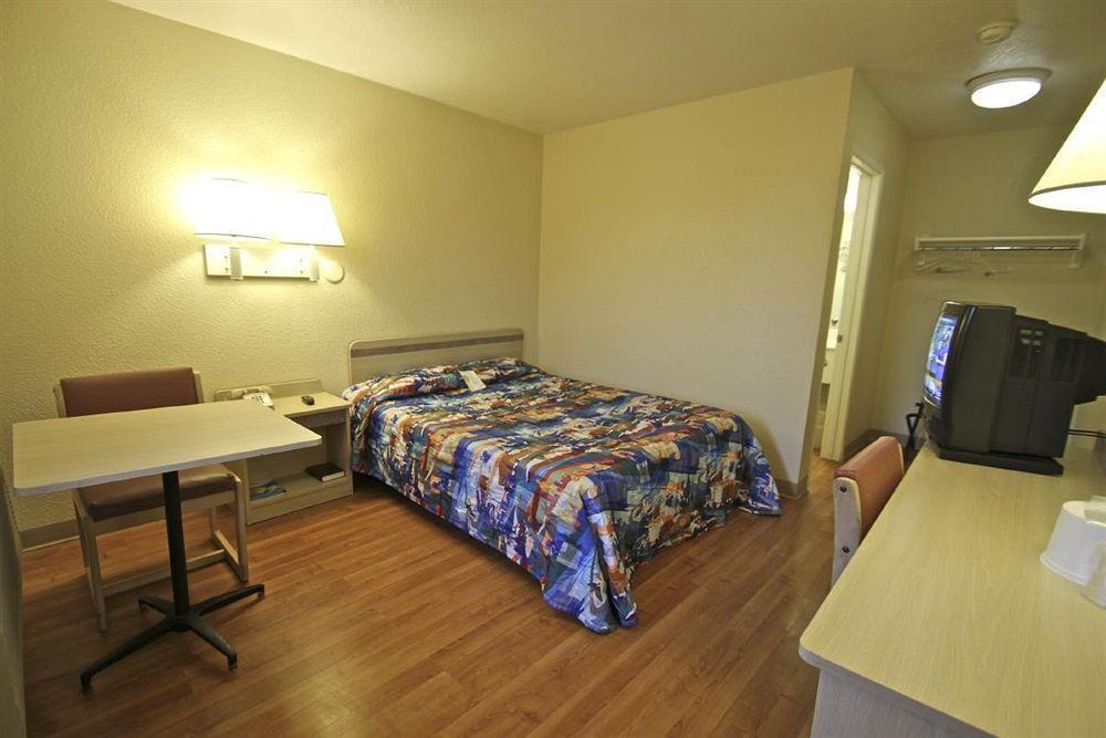 Motel 6 Manhattan Kansas Buitenkant foto