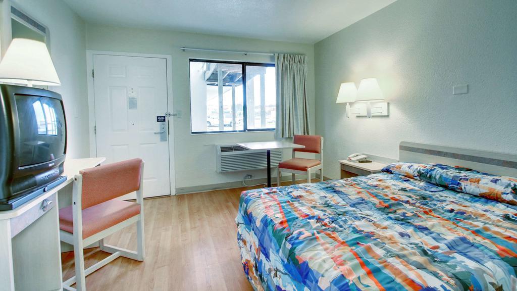 Motel 6 Manhattan Kansas Buitenkant foto