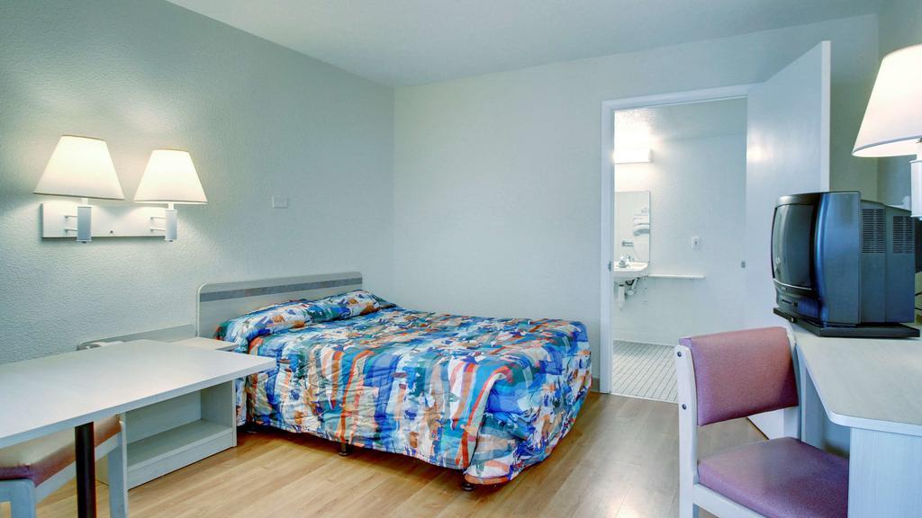 Motel 6 Manhattan Kansas Buitenkant foto